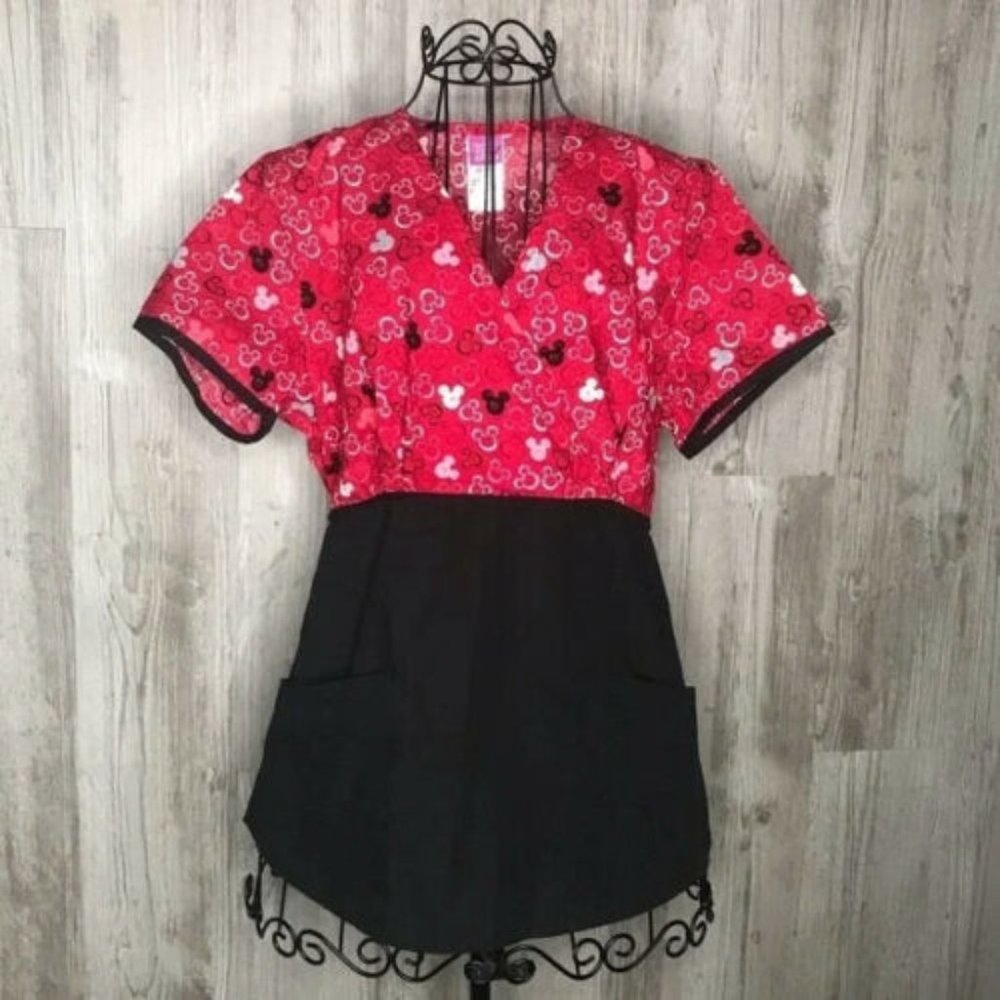 🌺Mickey Minnie Mouse Nursing Medical Scrub Top Size Small New with Tags🌺